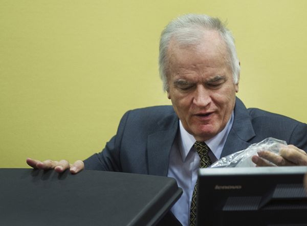 Przerwano proces Mladicia, oskarżony źle się poczuł