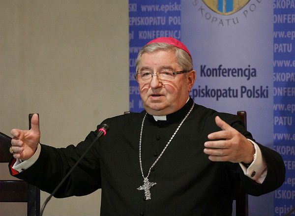 Księża: artykuł "Wprost" o abp. Sławoju Leszku Głodziu to powrót do czasów PRL