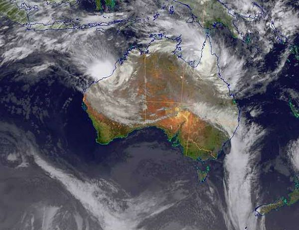 Cyklon uderzył w Australię. "Cały budynek się trzęsie"