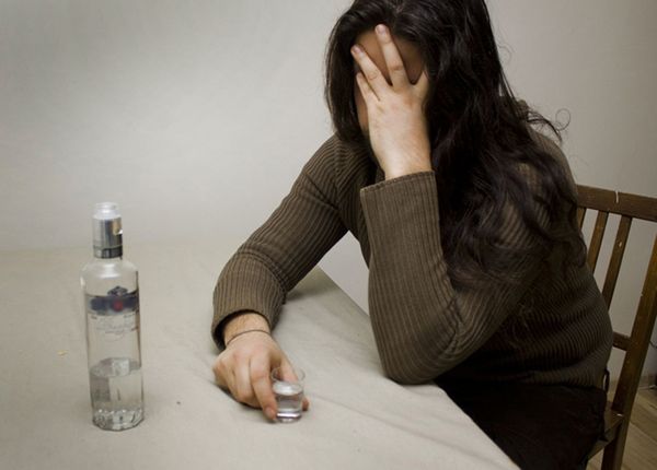 Alkohol zwiększa ryzyko raka? Naukowcy tłumaczą