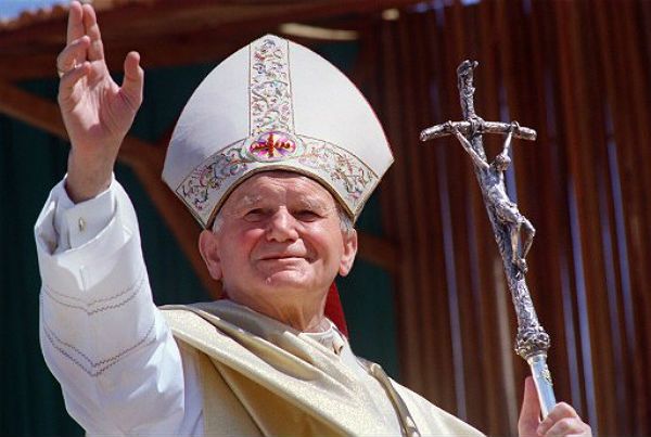 Jan Paweł II świętym za 10 miesięcy?