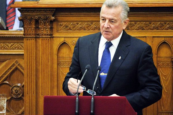 Prezydent Węgier, plagiator, Pal Schmitt podał się do dymisji