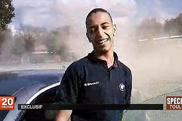 Policyjny szturm na mieszkanie Mohammeda Meraha - zamachowiec z Tuluzy nie żyje