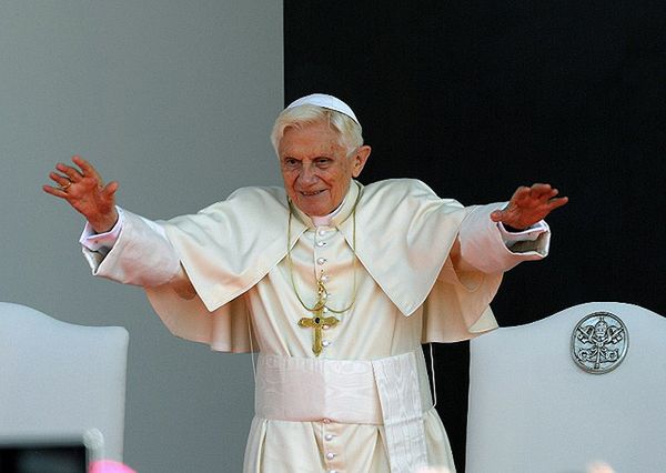 Papież Benedykt XVI: cud miłości Boga sprawia, że jesteśmy optymistami