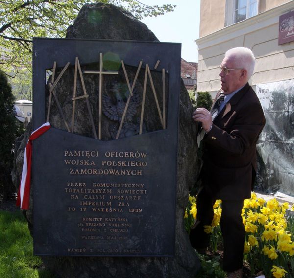 Pomnik katyński zniknie ze Starówki?