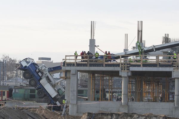 Operator dźwigu, który spowodował wypadek na budowie dworca PKP w Poznaniu, pójdzie do więzienia