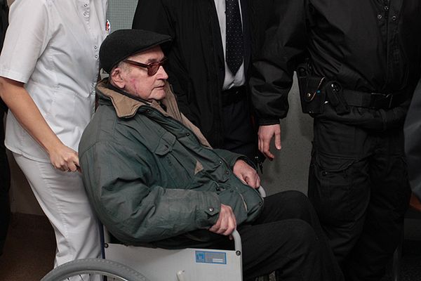 Generał Jaruzelski w szpitalu. Pod jego domem gorąco