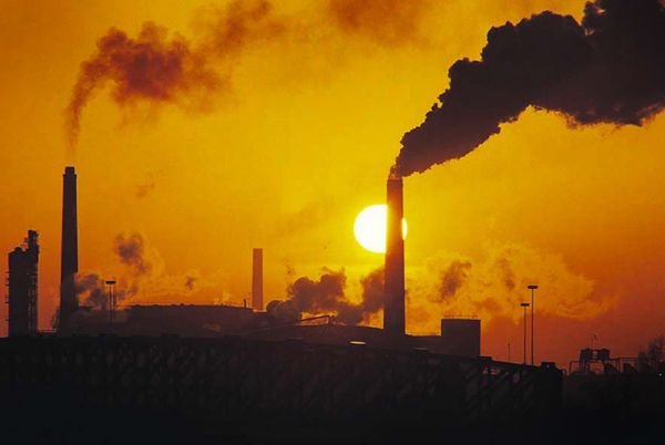Stany przeciwko planowi Obamy ograniczenia emisji CO2