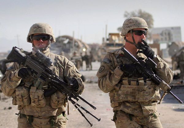 Clinton wierzy, że Francuzi nie uciekną z Afganistanu