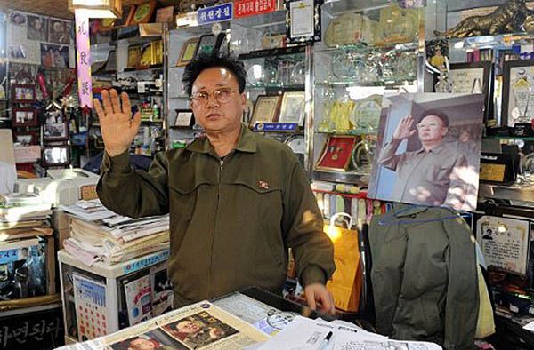 Kim Dzong Il żyje. Sobowtór widziany w Korei Płd. - film