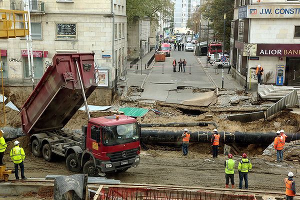 Po osunięciu ziemi w Warszawie: SP i PiS chcą zbadania sprawy