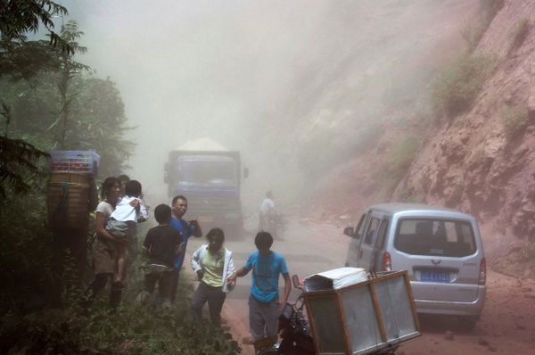 W trzęsieniu ziemi w Chinach zginęło 80 osób, ponad 800 jest rannych