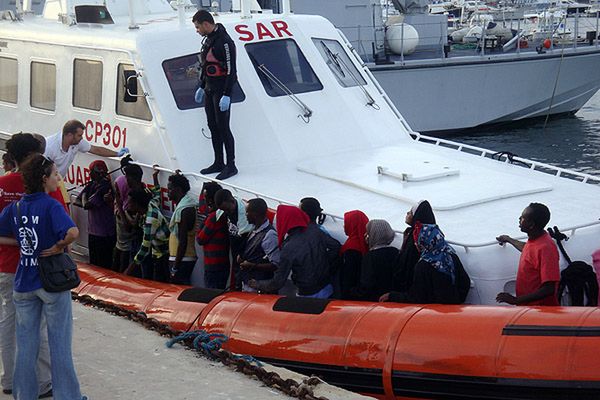 Wielu zaginionych po zatonięciu łodzi z nielegalnymi imigrantami u wybrzeży Lampedusy