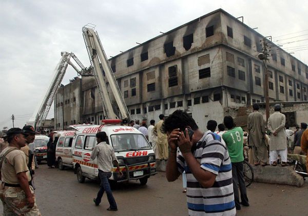 289 ofiar pożaru zakładów tekstylnych w Pakistanie. Ofiar może być więcej