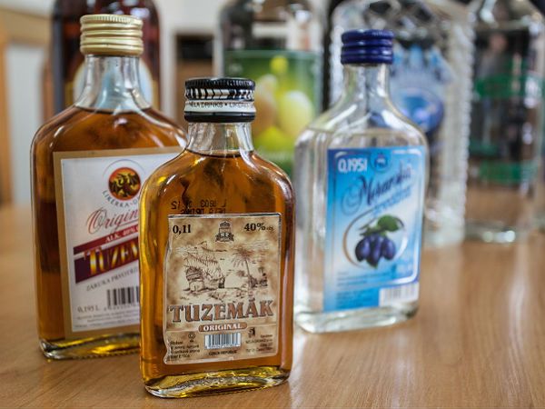 W Polsce zabezpieczono 140 tys. butelek alkoholu z Czech