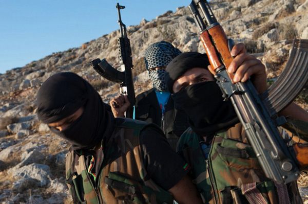 Połowa syryjskich rebeliantów to islamiści - wynika z badań IHS Jane's