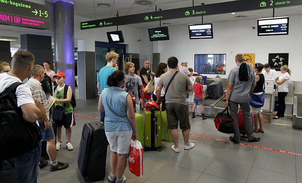 Turyści koczują na lotnisku w Pyrzowicach