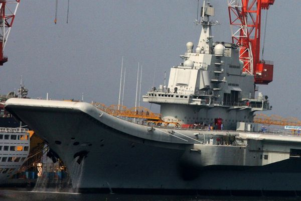 Chińskie ministerstwo obrony: do służby wszedł pierwszy lotniskowiec