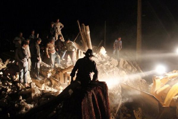 227 ofiar śmiertelnych trzęsienia ziemi w Iranie