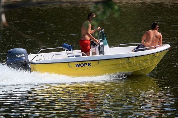 Poszukiwania 22-latka w jeziorze Przerośl. Wszedł do wody i zaginął
