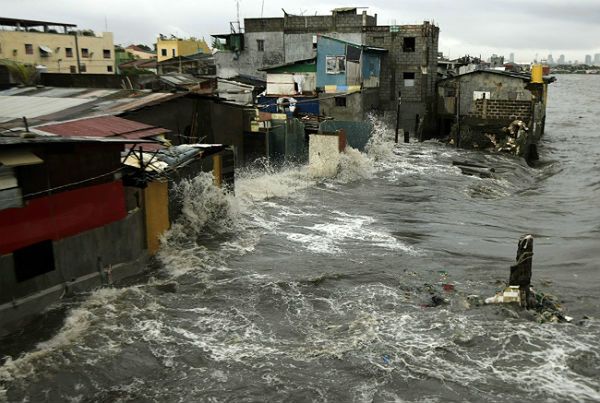Tajfun na Filipinach zabił 37 osób