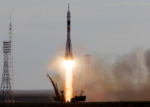Statek kosmiczny Sojuz wystartował z nową załogą ISS