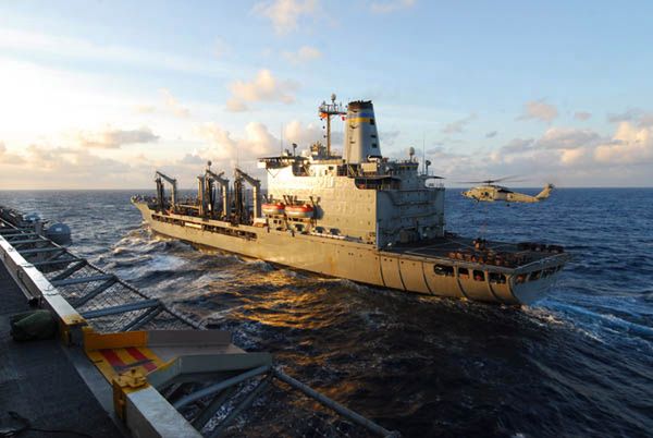 ZEA: Załoga tankowca marynarki USA ostrzelała łódź, jeden zabity