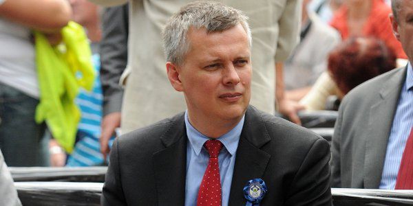 Minister obrony obiecuje pomoc naukowcom w wyjaśnieniu katastrofy smoleńskiej