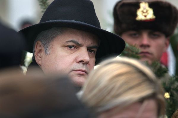 Były premier Rumunii postrzelił się aby uniknąć więzienia