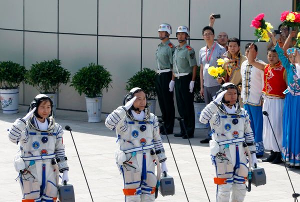 Chiński statek kosmiczny powrócił na Ziemię
