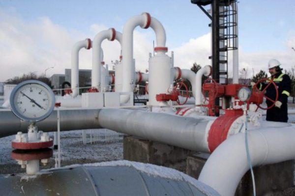 Rosja straszy Unię Europejską przerwaniem dostaw gazu. Eksperci: To blef