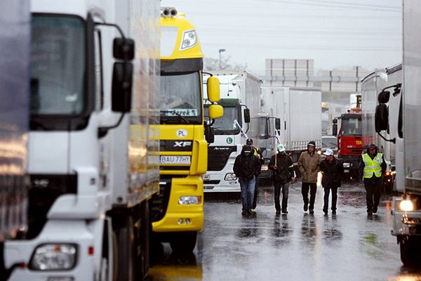 Włochy: szef firmy transportowej oszukał Polaków
