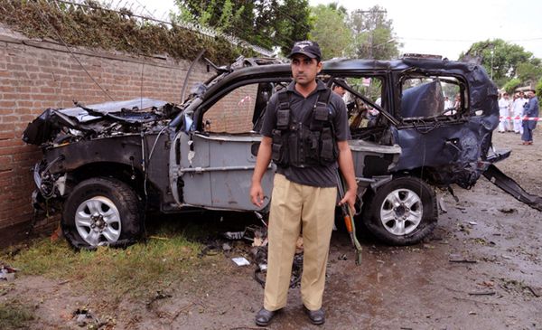 Pakistan: zamach koło konsulatu USA, ranni dwaj Amerykanie