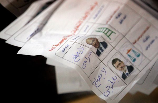 Egipt: obaj kandydaci na prezydenta twierdzą, że wygrali