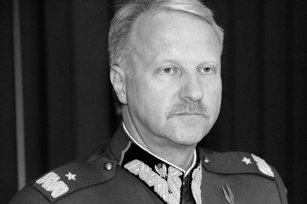 Gen. Sławomir Petelicki miał tylko jedną kulę. "Zaplanował swój krok"