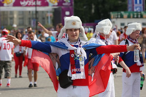 Strefa Kibica się zapełnia; Polacy i Rosjanie tańczą