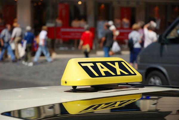 Taksówkarze z Rzymu oszukują zagranicznych turystów