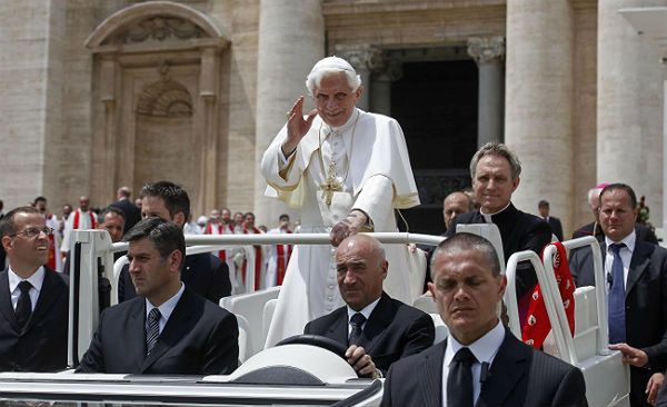 Papież Benedykt XVI: na świecie szerzy się nieufność, podejrzliwość i wzajemny strach