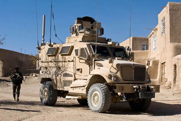 Polacy w Afganistanie dostali od USA minoodporne pojazdy