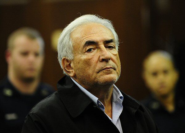 B. szef MFW Strauss-Kahn podejrzewany o zbiorowy gwałt