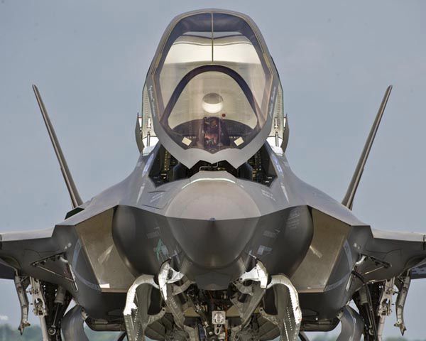 Feralny start F-35 - problemy najdroższego w historii programu Pentagonu