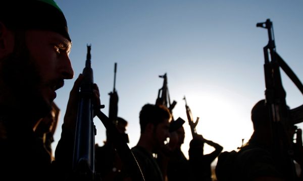"NYT": CIA doradza, jak kierować broń do opozycji syryjskiej