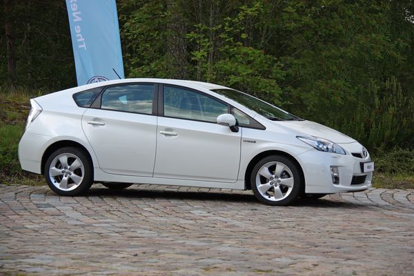 Prius od 15 m-cy liderem sprzedaży w Japonii