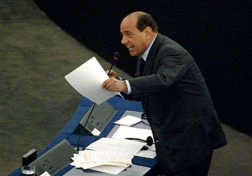 Berlusconi znów śpiewa piosenki miłosne