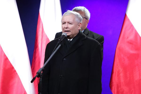 Marsz PiS w Warszawie. Jarosław Kaczyński o działaniach władz: to hańba!
