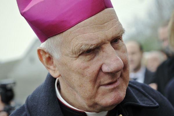 Wszyscy biskupi rezygnują z komitetu honorowego marszu PiS