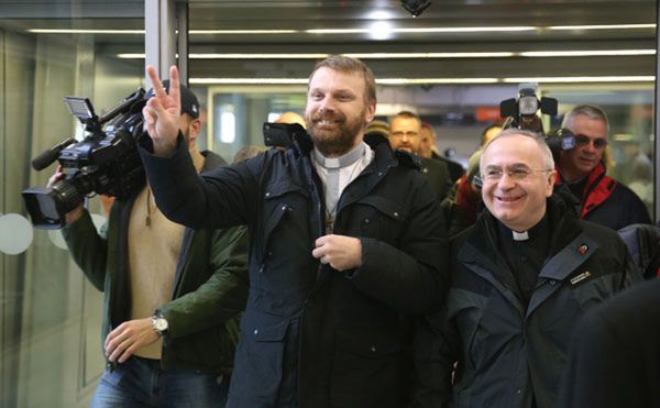 Uwolniony z rąk porywaczy s. Mateusz Dziedzic wrócił do Polski