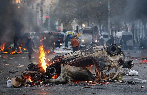 Internetowa zbiórka na nowe auto dla poszkodowanego w protestach w Brukseli