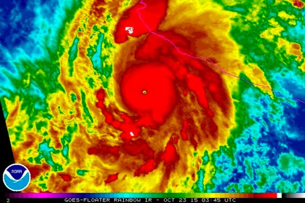 Potężny huragan Patricia dotarł do Meksyku