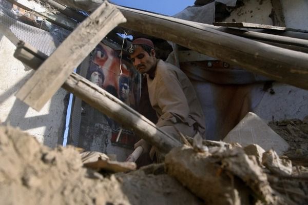 Blisko 300 śmiertelnych ofiar trzęsienia ziemi w Pakistanie i Afganistanie